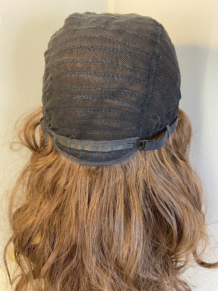 New long curly brown wig. Brlc556