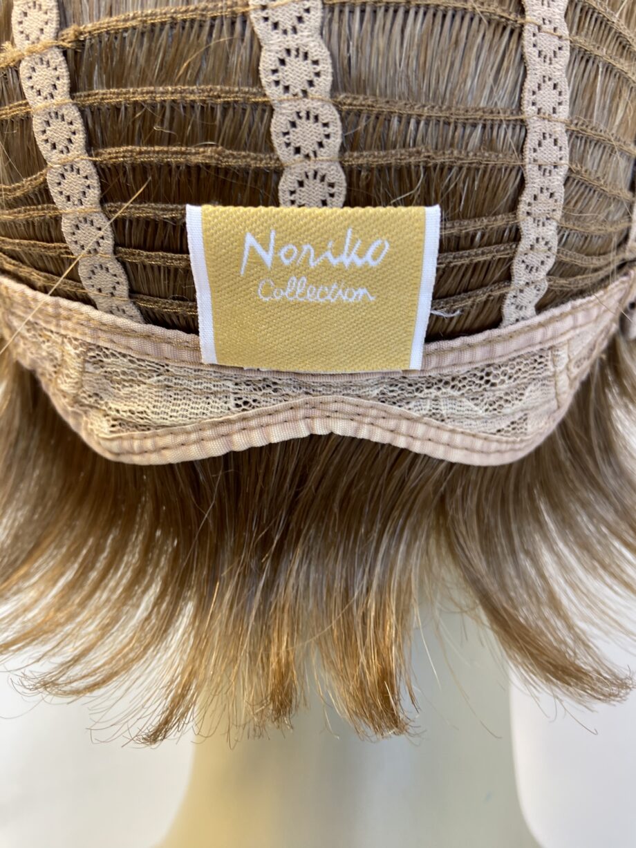 Noriko Short highlighted blonde short wig. Blss719