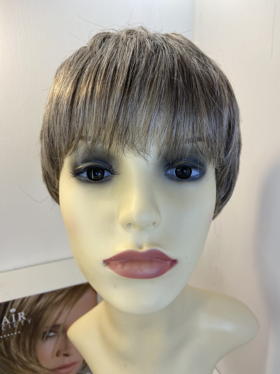 Grey short boxed wig. Ellen Wille design. Bgss371