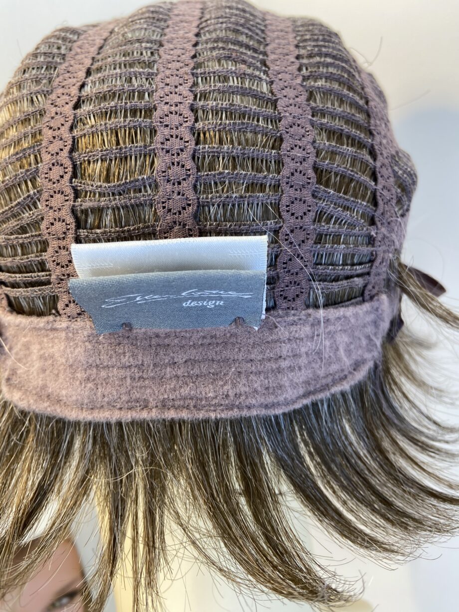 Grey short boxed wig. Ellen Wille design. Bgss371