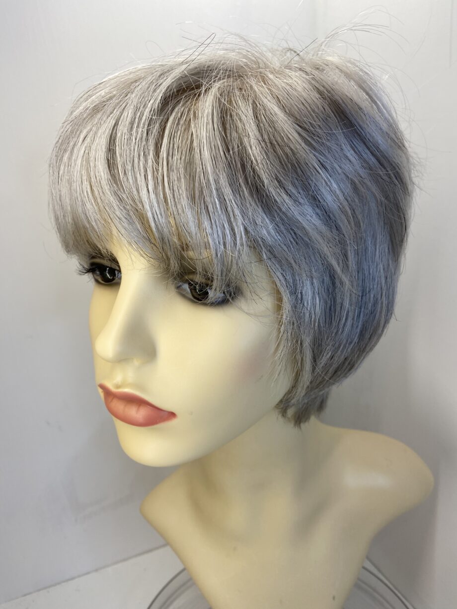 Silver grey short wig. Sss553