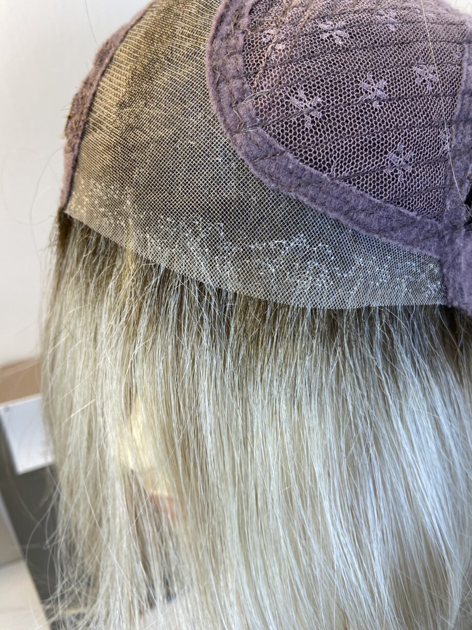 Creamy glow blonde rooted wig. Bbllw365