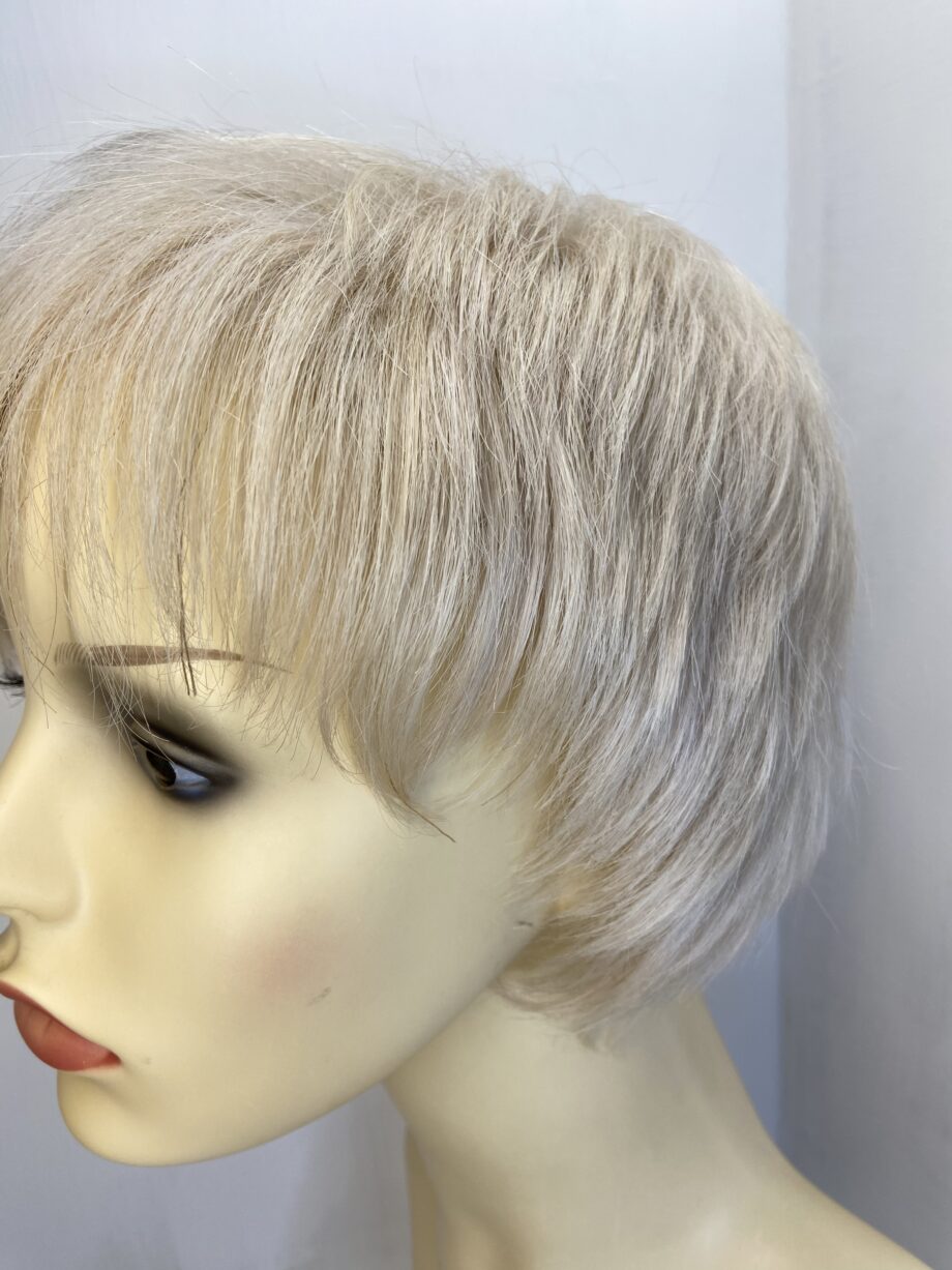 White short wig Ellen Wille collection. Wss548
