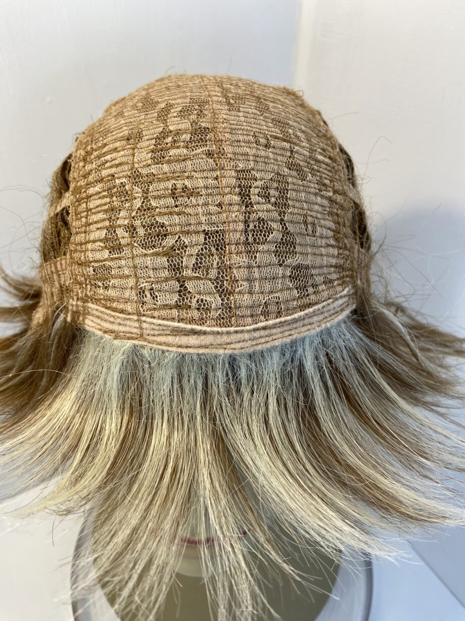 Noriko Short highlighted blonde short wig. Blss719