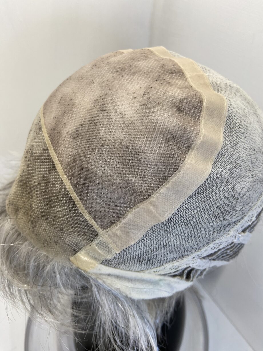 Short grey silver wig. Gss554