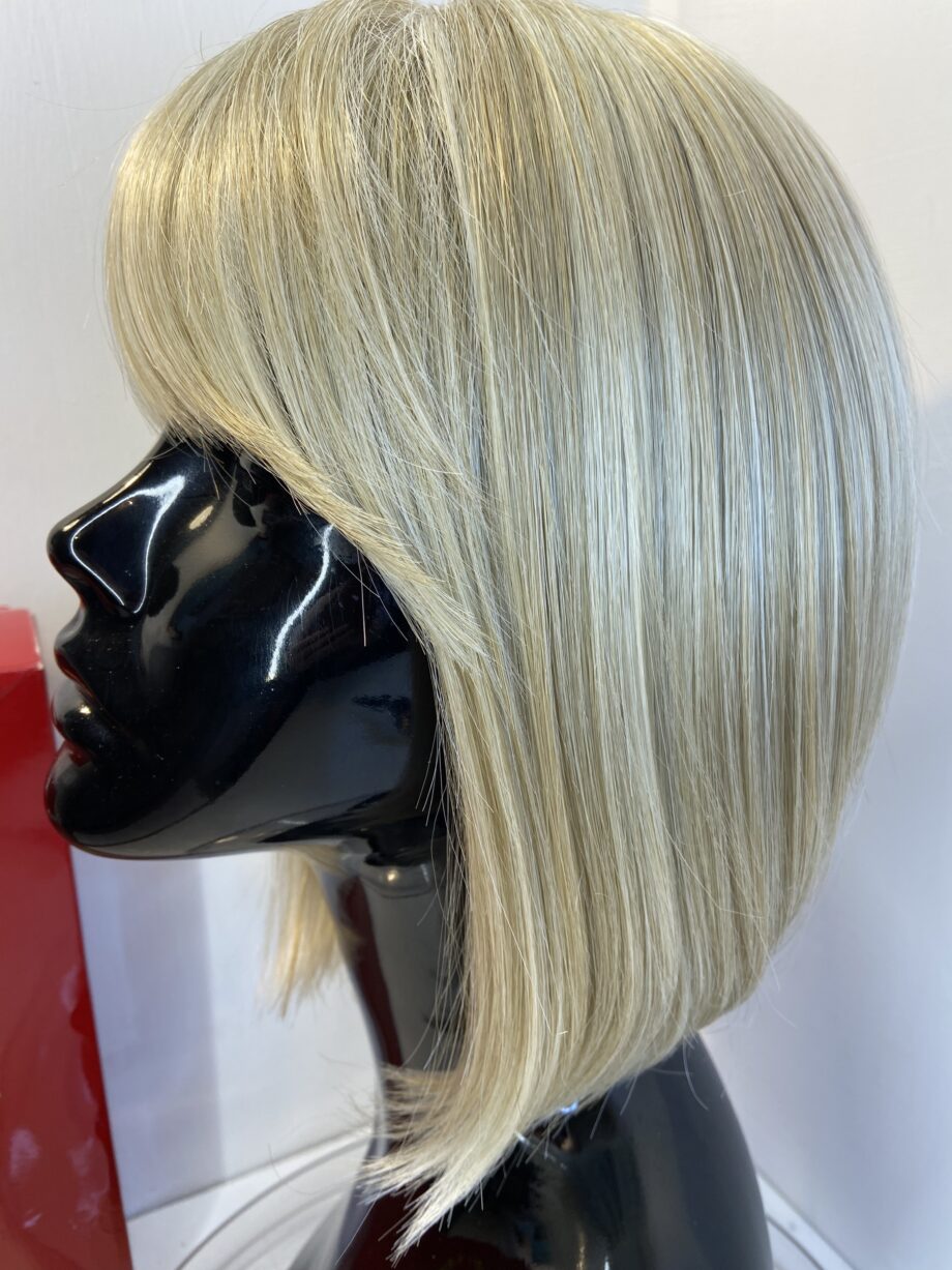 Light blonde Rene of Paris wig. Bblms386