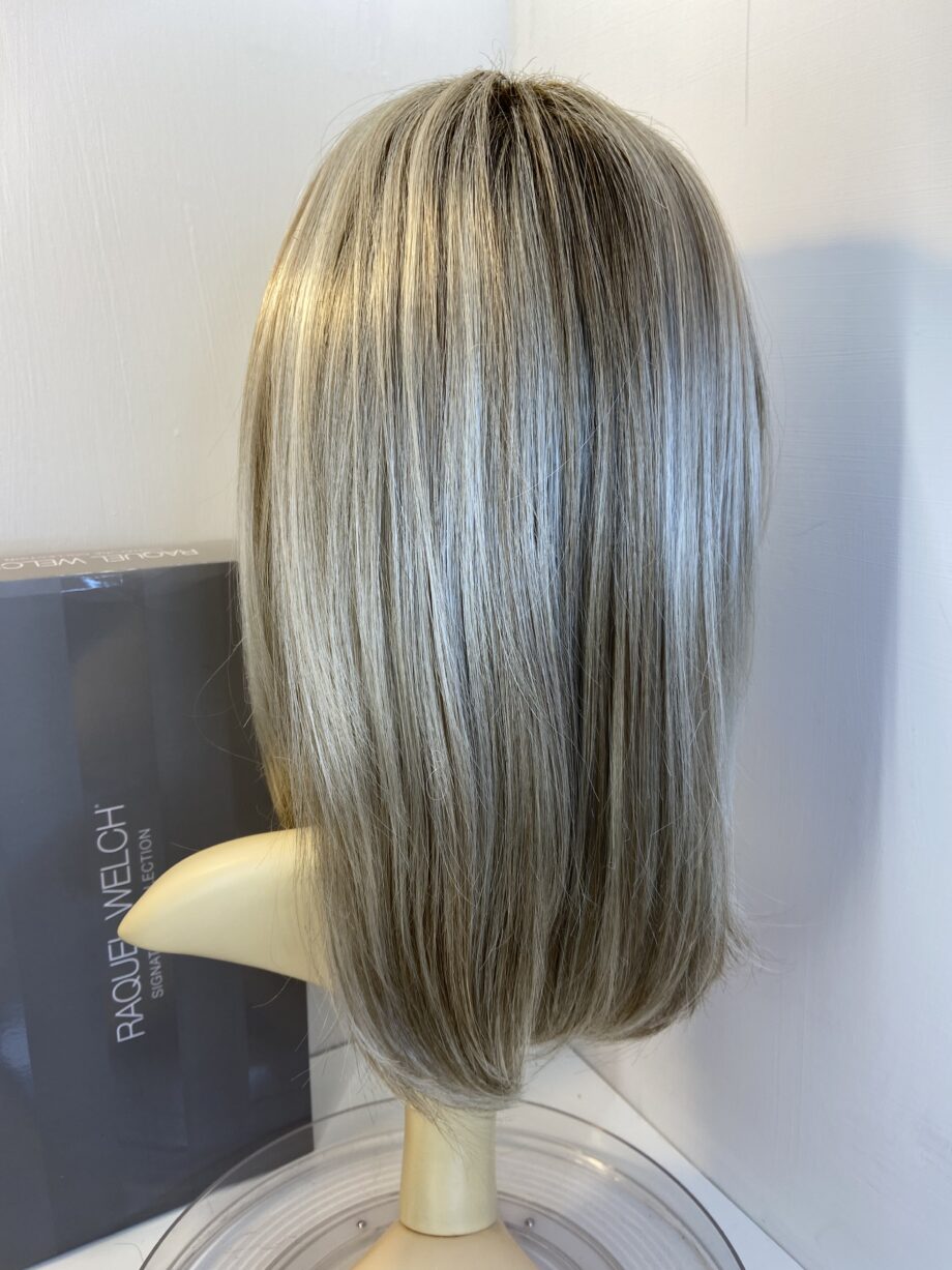 Raquel Welch blonde rooted long wig. Bblls368
