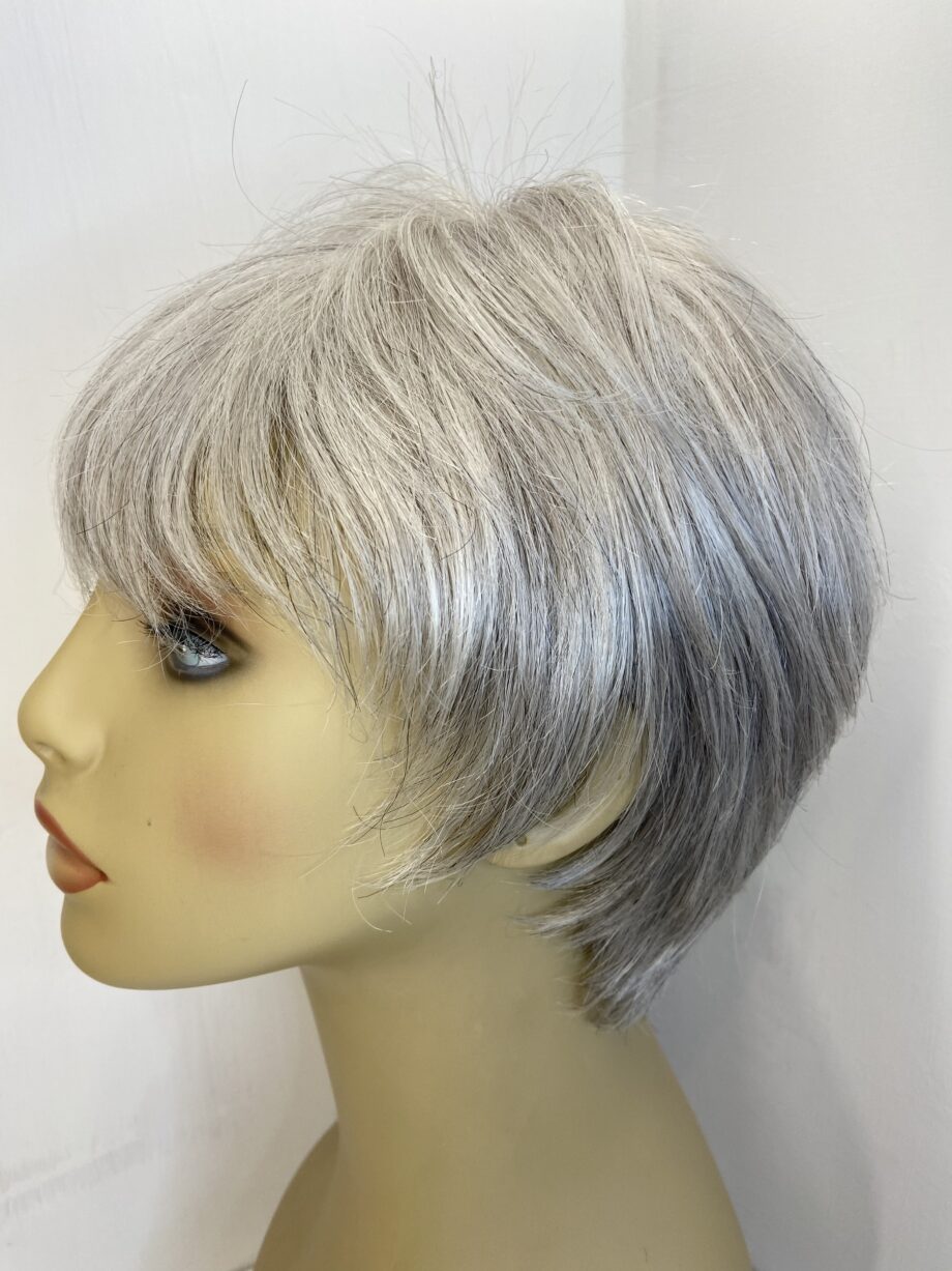 Silver grey short wig. Sss549