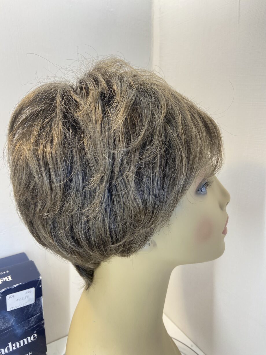 Belle Madame short brown wig. Bbrss383
