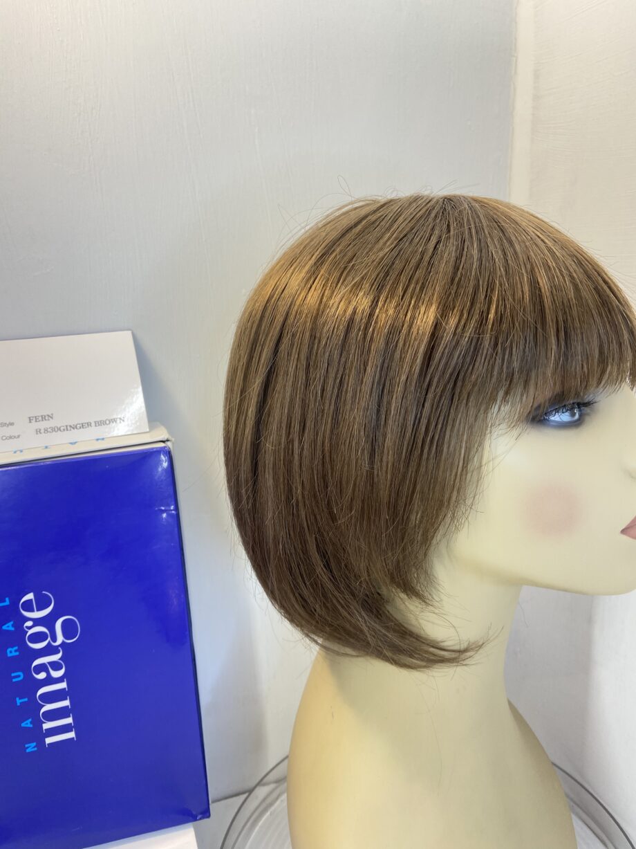 Ginger brown mid length wig. Bbrms381