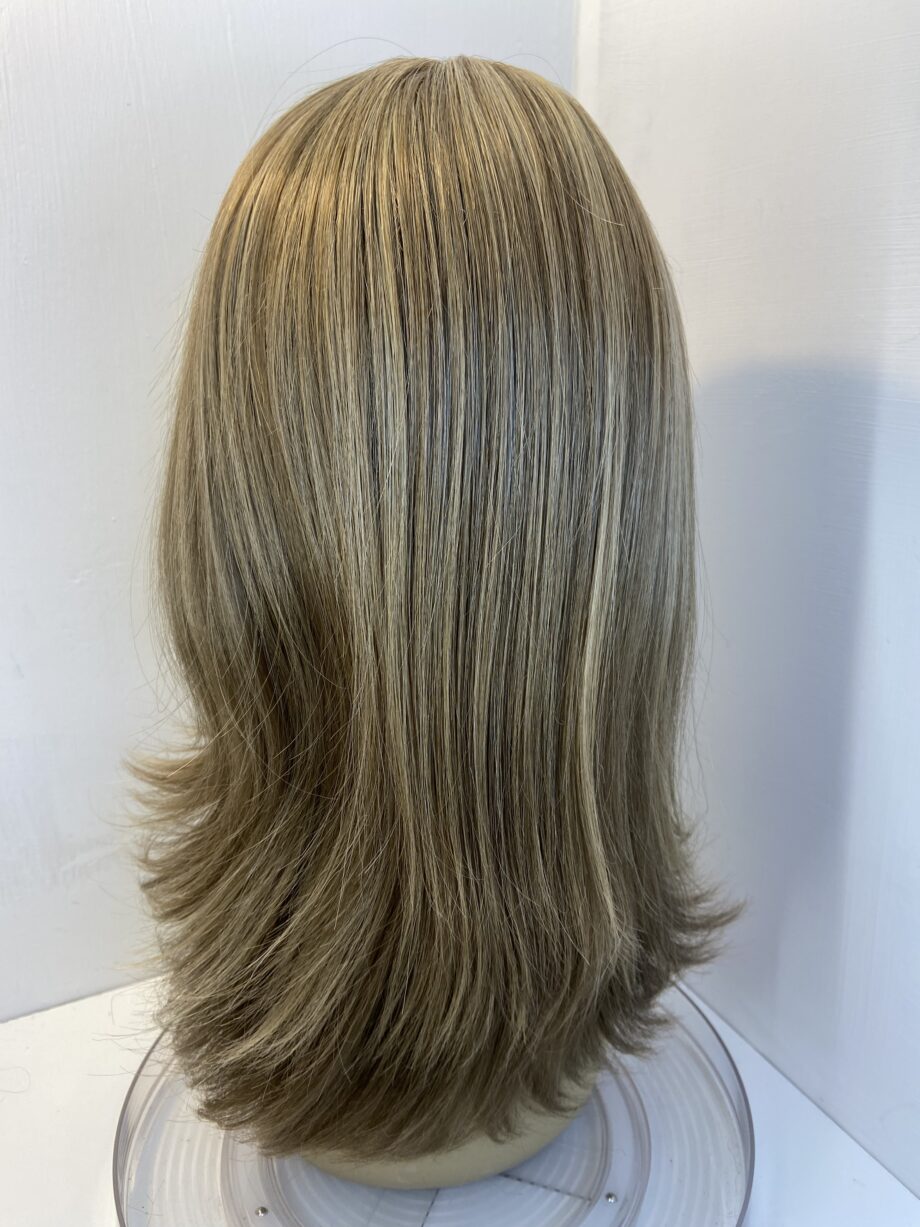 Blonde long shiny wig. Blls718