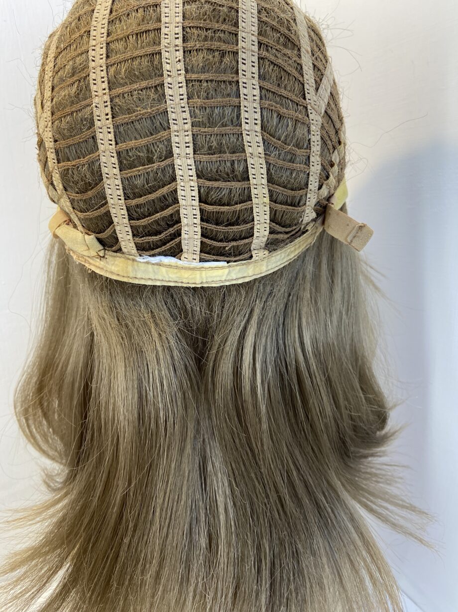 Blonde long shiny wig. Blls718