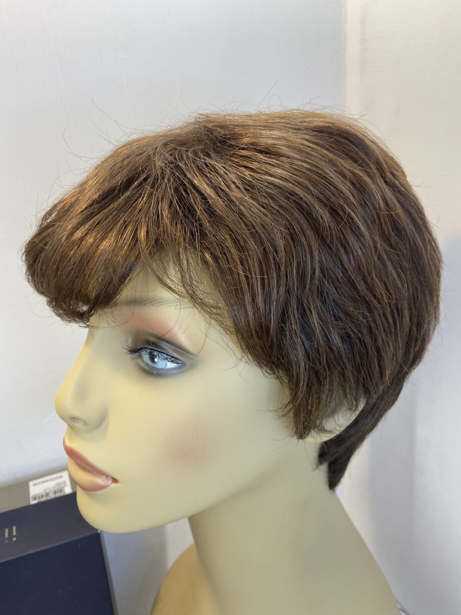 Ginger brown short wig. Bbrsw377