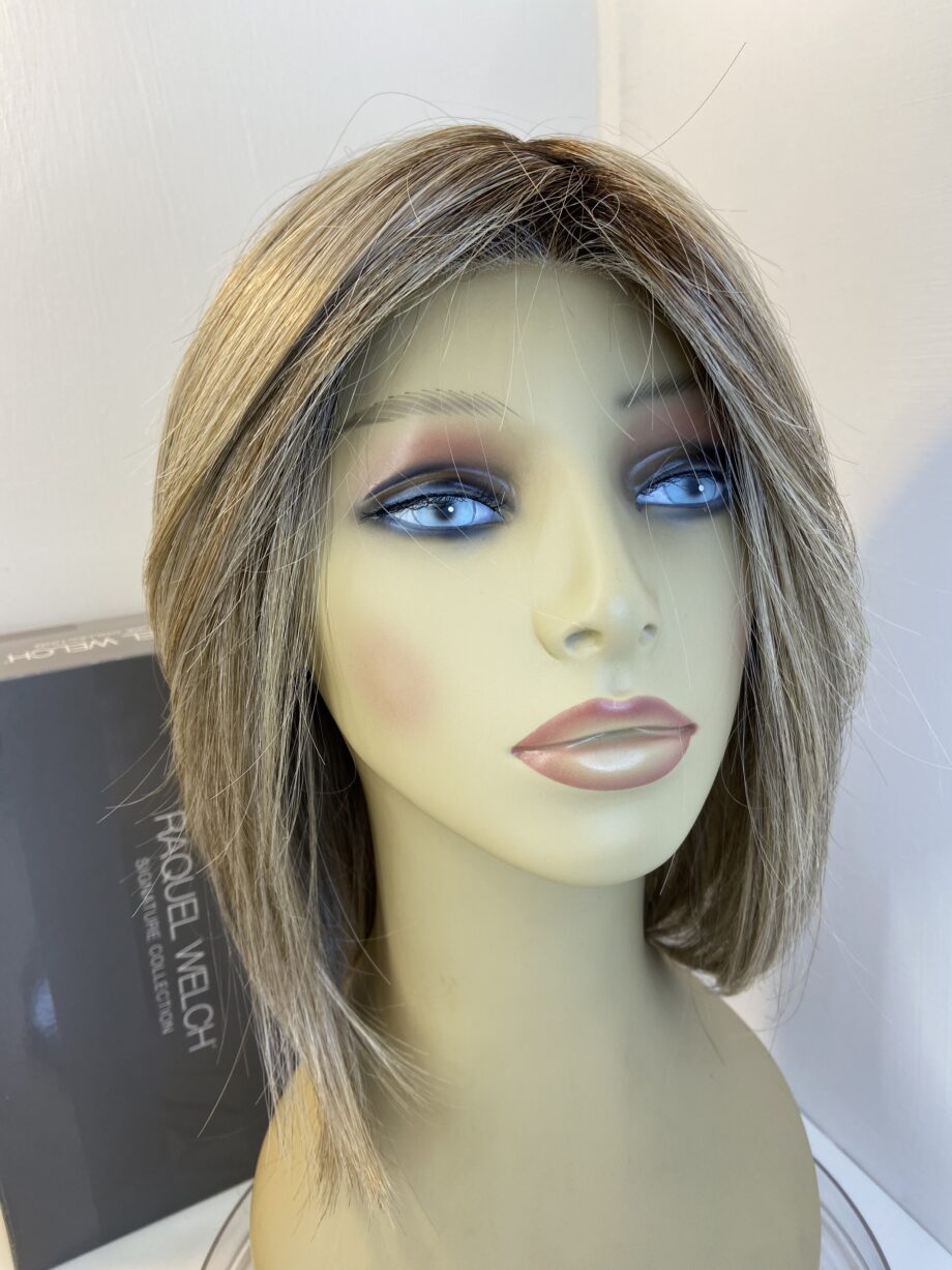 New long Raquel Welch blonde wig. Bblls366