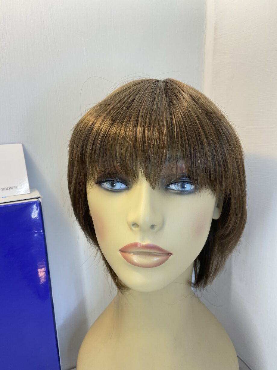 Ginger brown mid length wig. Bbrms381