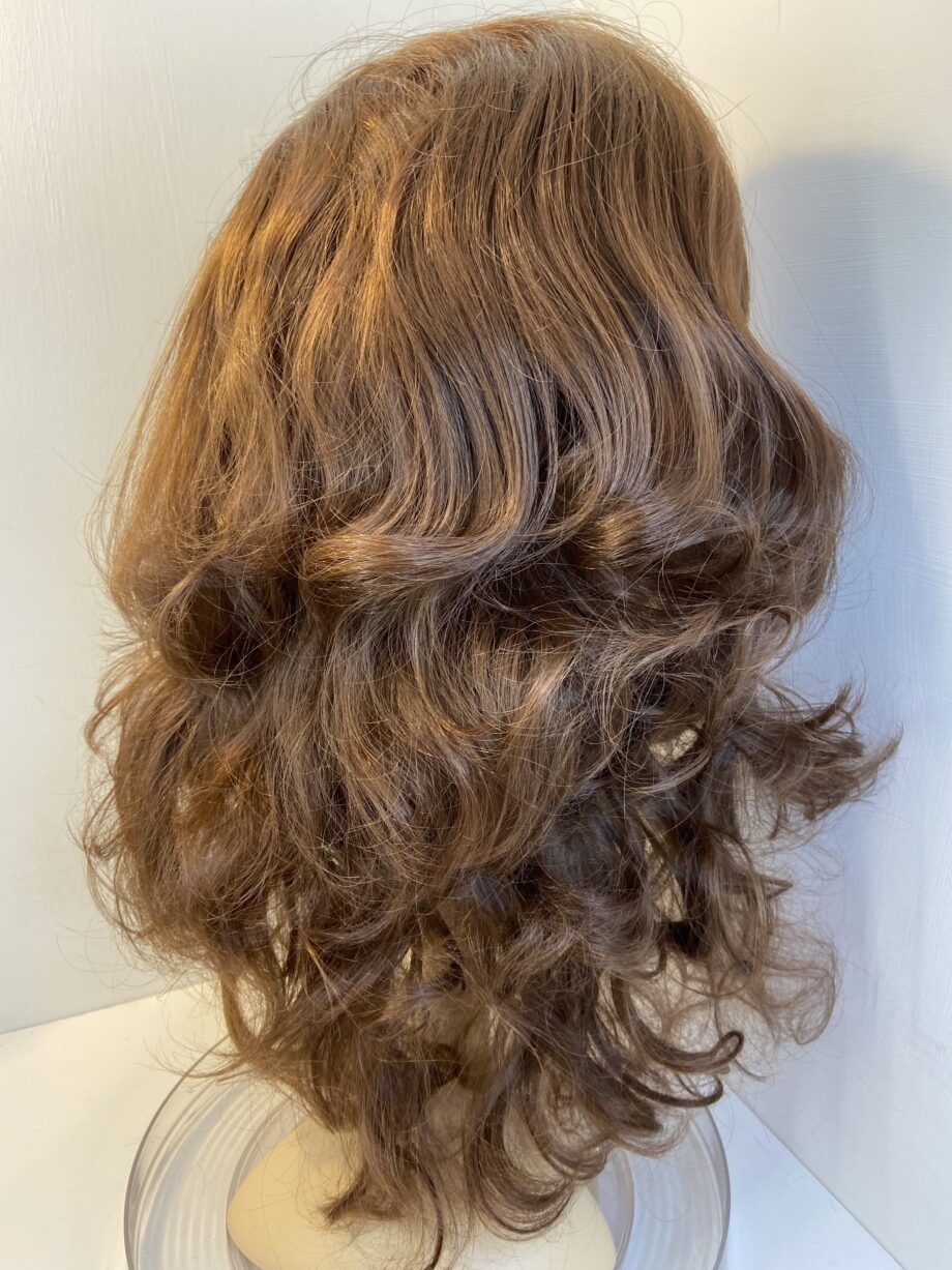 New long curly brown wig. Brlc556