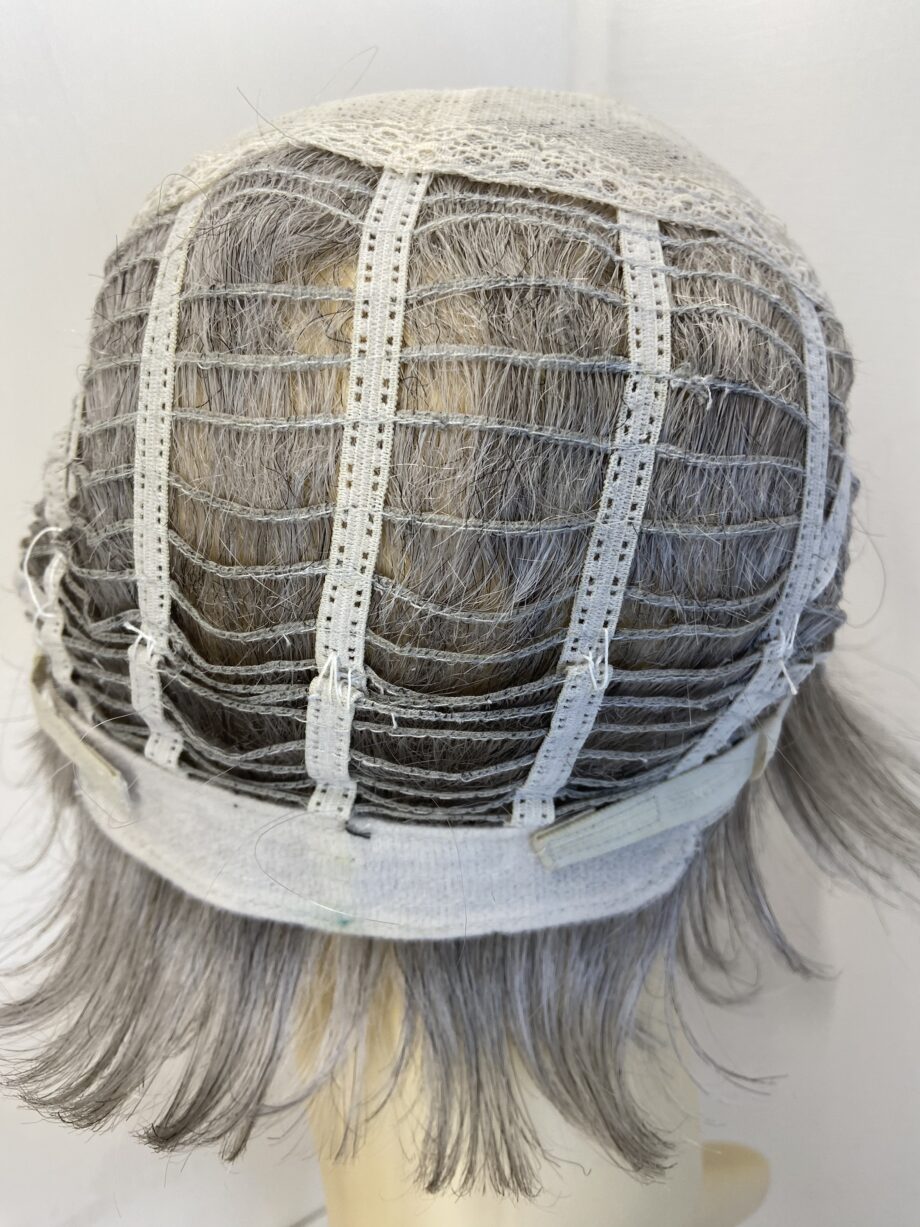 Silver grey short wig. Sss553