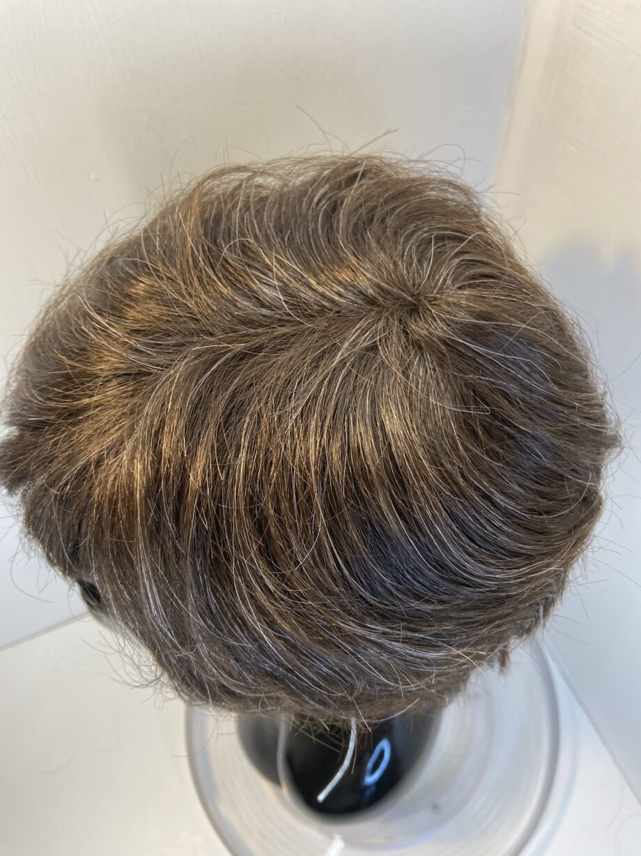 New Ginchy brown shiny wig. Brsw557