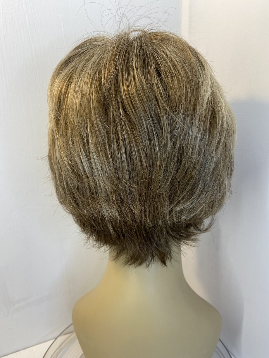 Lovely light brown/ blonde wig. Blms713