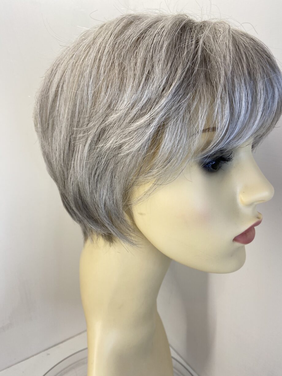 Silver grey short wig. Sss553