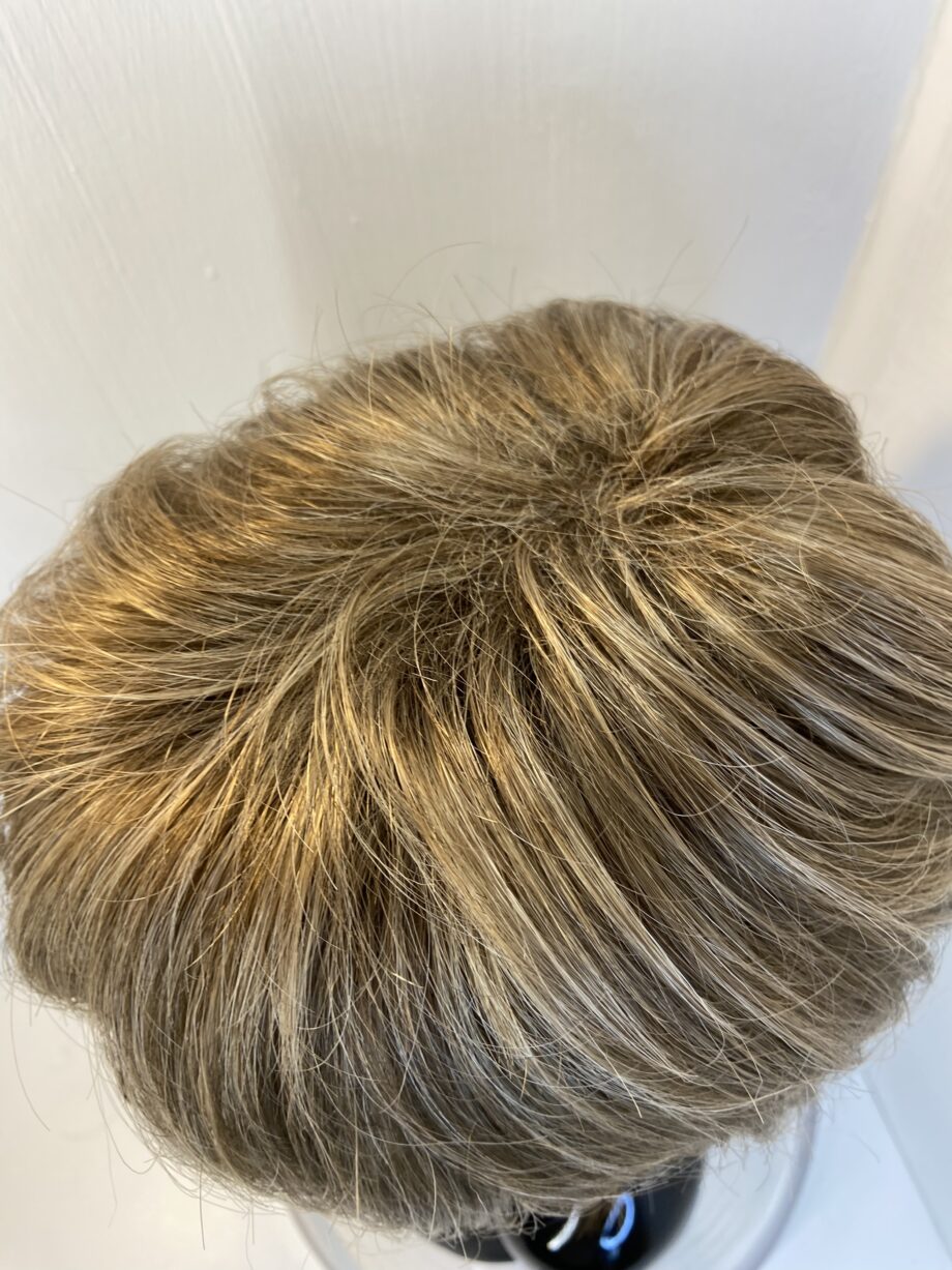 New brown wavy wig. Brss714