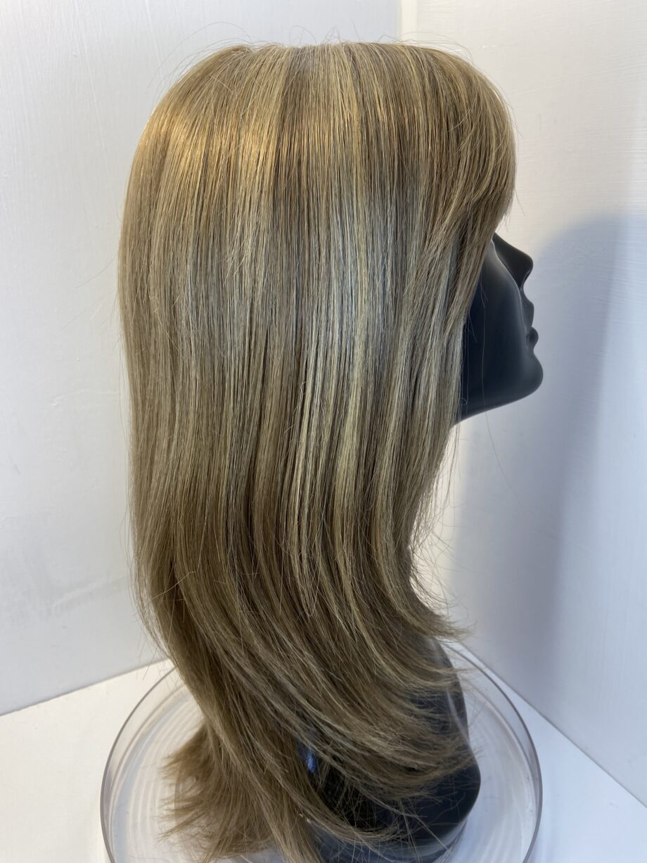 Long blonde Envy designer wig. Blls715
