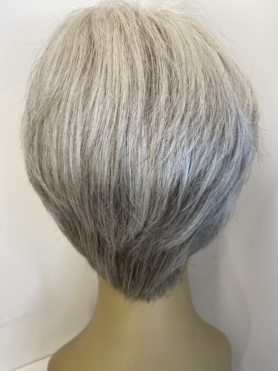 Silver grey short wig. Sss549