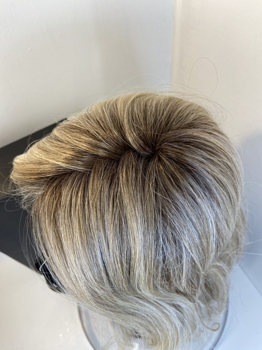 Butter beer blonde long wig. Bbllw370