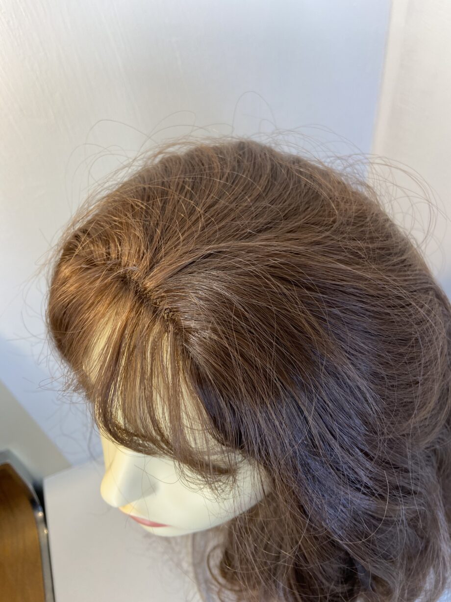 New long curly brown wig. Brlc556