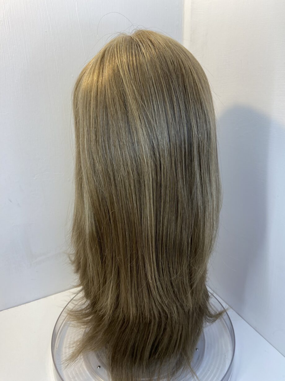 Long blonde Envy designer wig. Blls715
