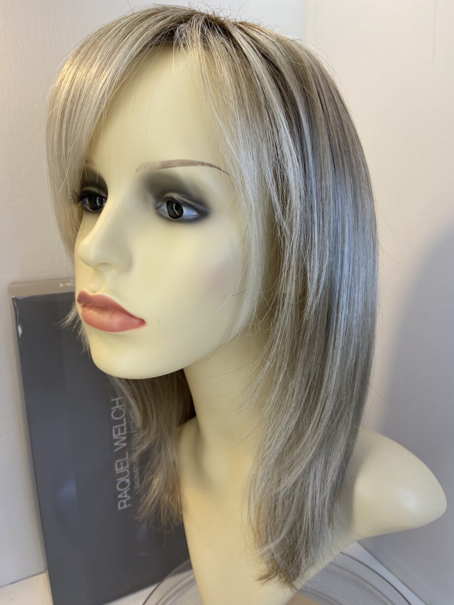 Raquel Welch blonde rooted long wig. Bblls368