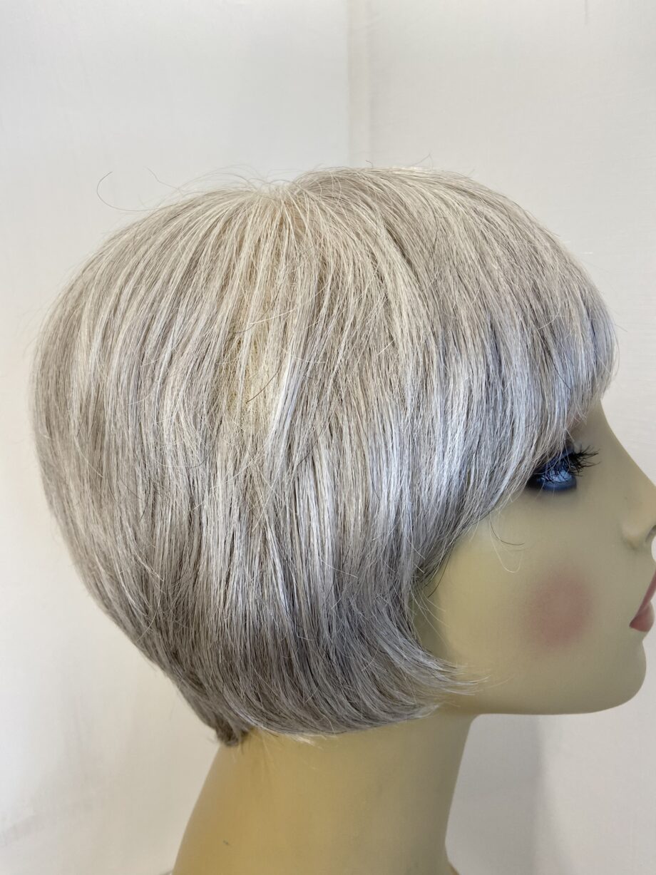 Very smart short silver wig. Gss555