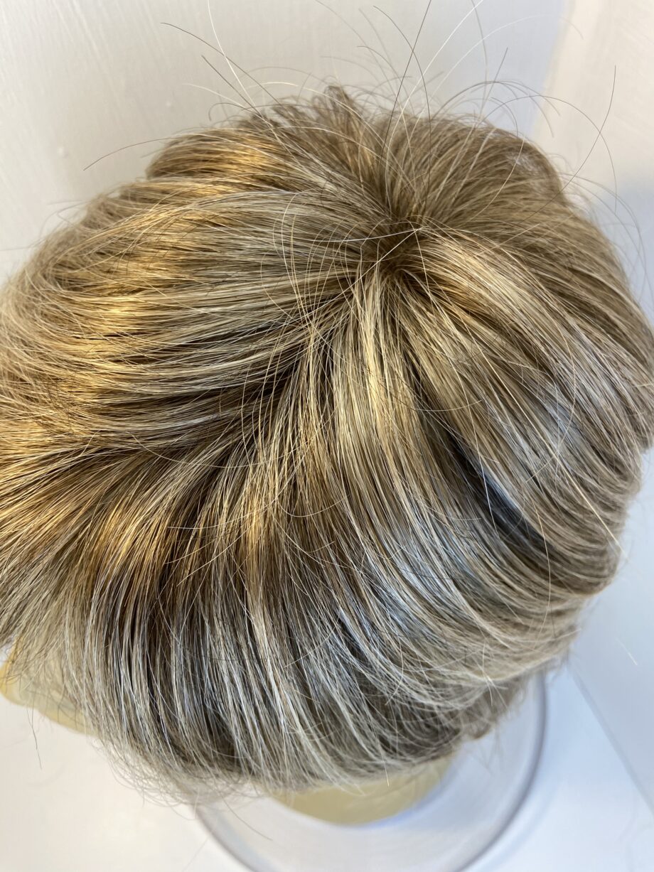 Lovely light brown/ blonde wig. Blms713