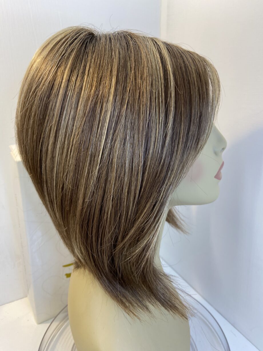 Noriko long brown wig. Brms357
