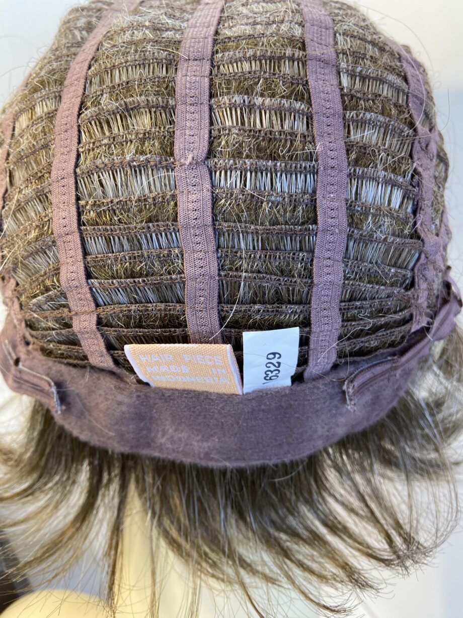 Never worn short brown wig. Bbrss353