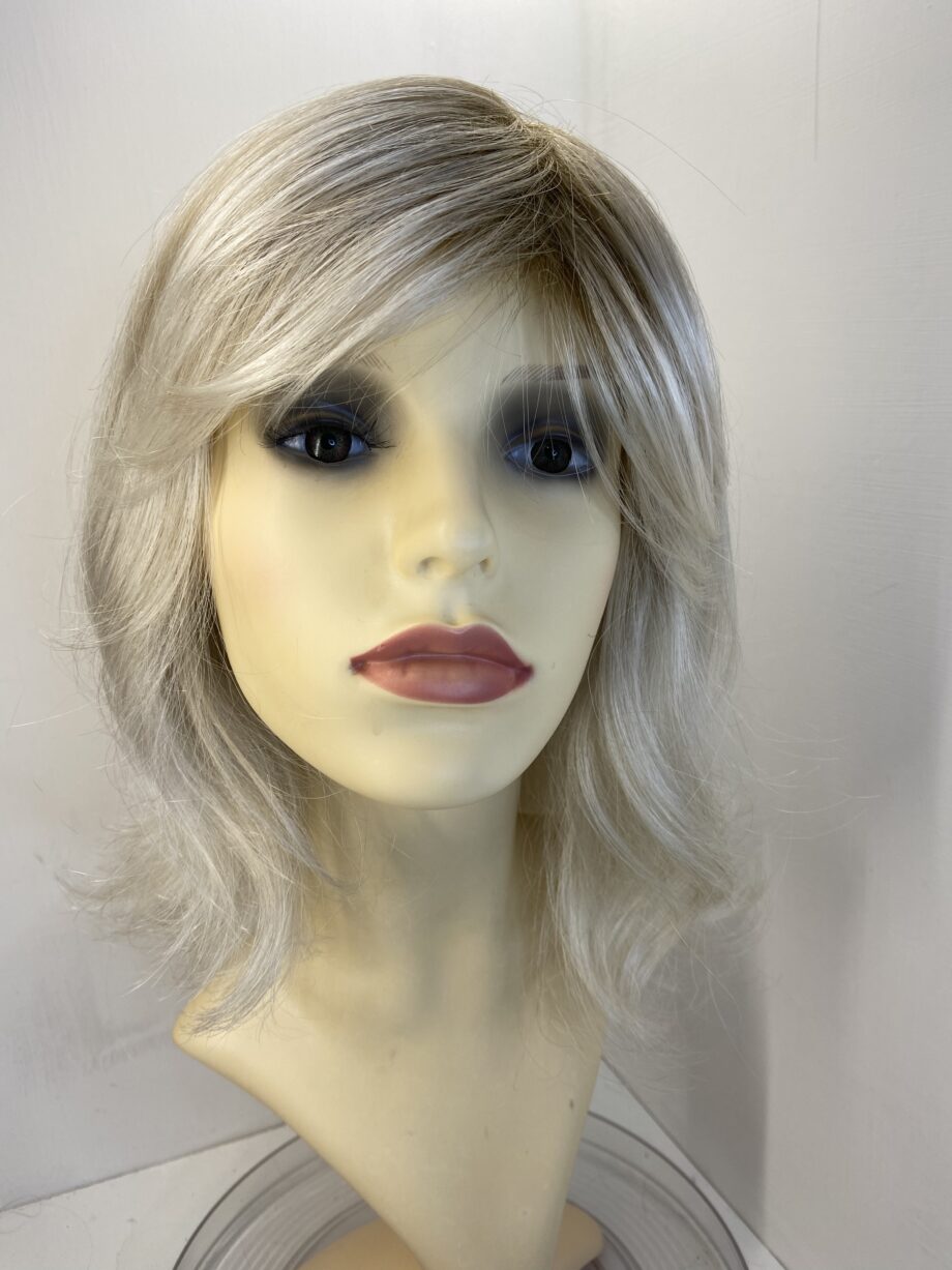 Raquel Welch long blonde wig. Bllw317