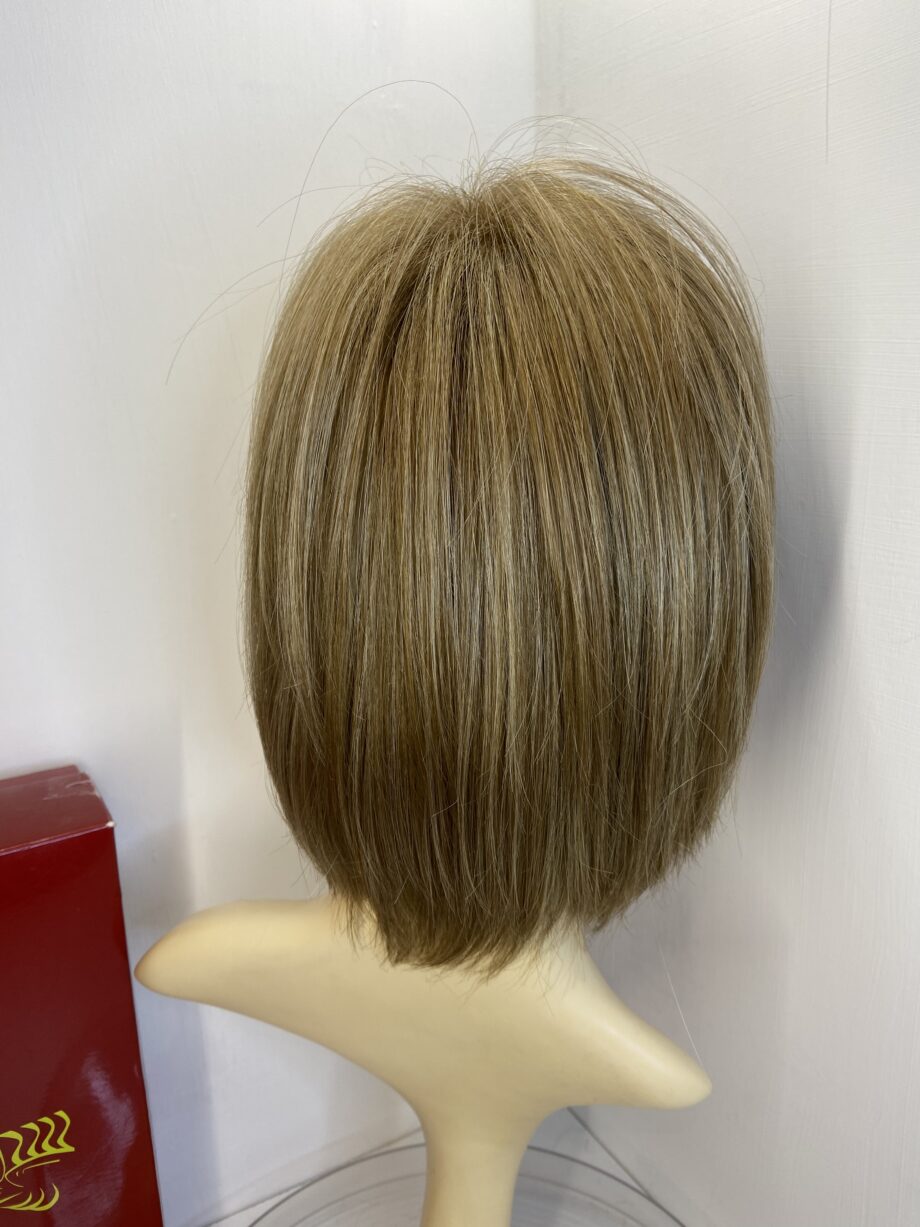 Rene of Paris blonde wig. Bblms354
