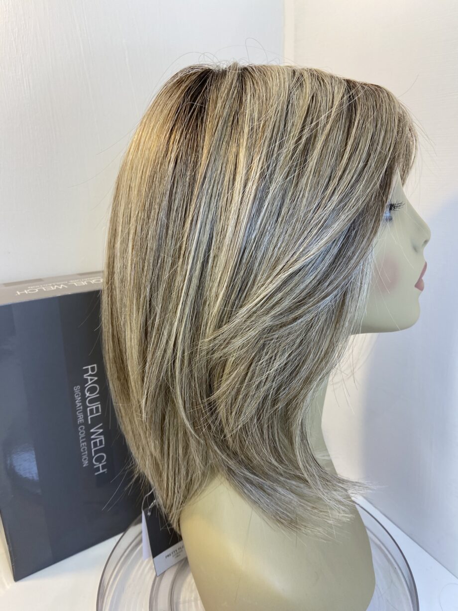 New long Raquel Welch blonde wig. Bblls366