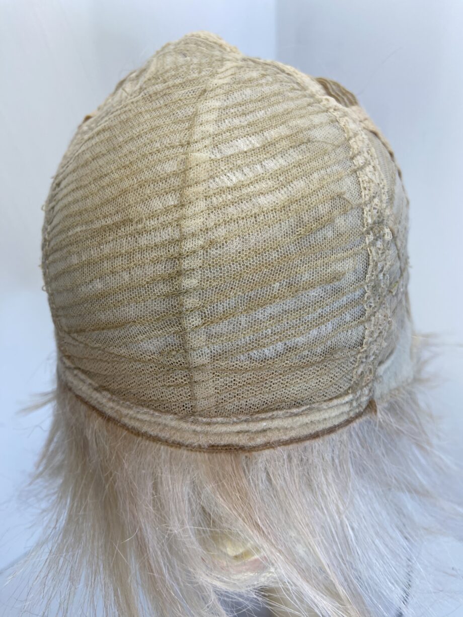 White short wig Ellen Wille collection. Wss548
