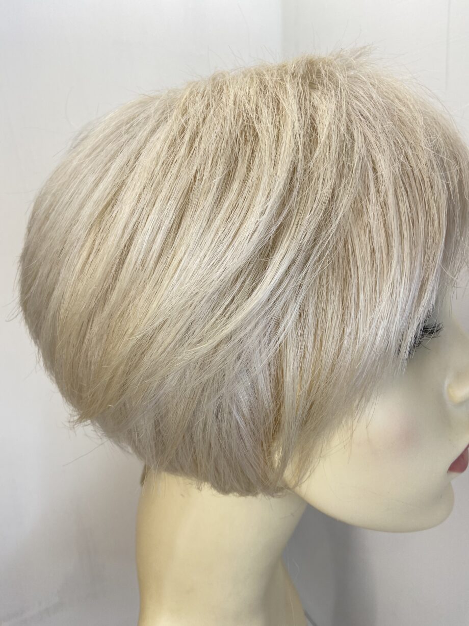 White short wig Ellen Wille collection. Wss548