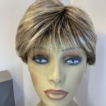 New Raquel Welch light brown wig. Bblss352