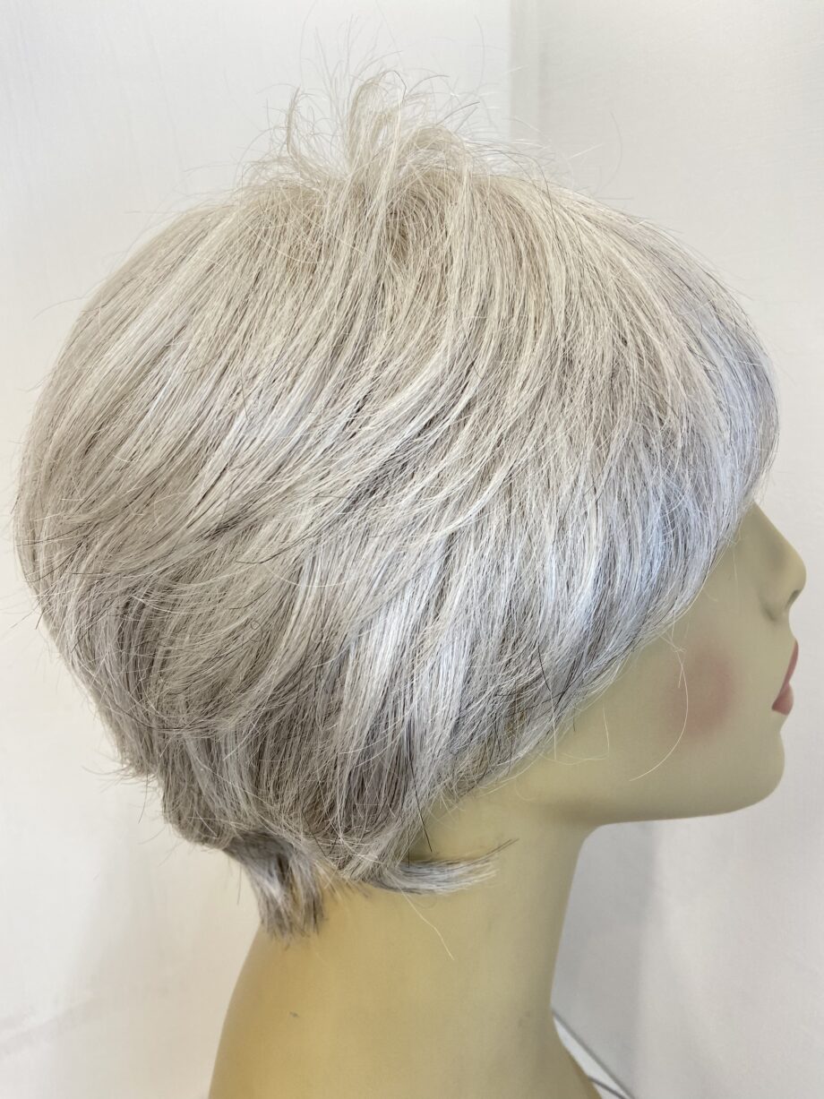 Silver grey short wig. Sss549