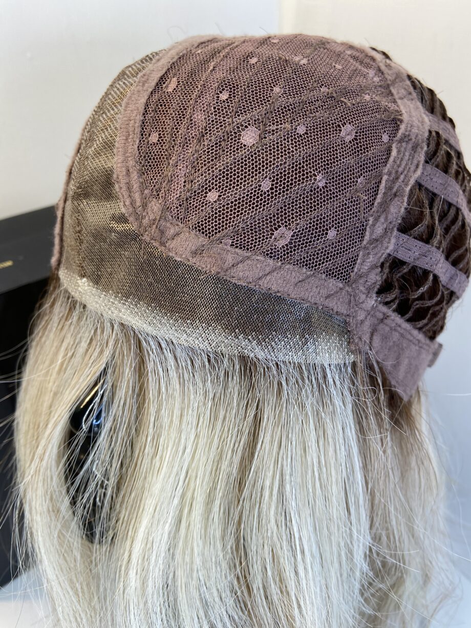 Butter beer blonde long wig. Bbllw370
