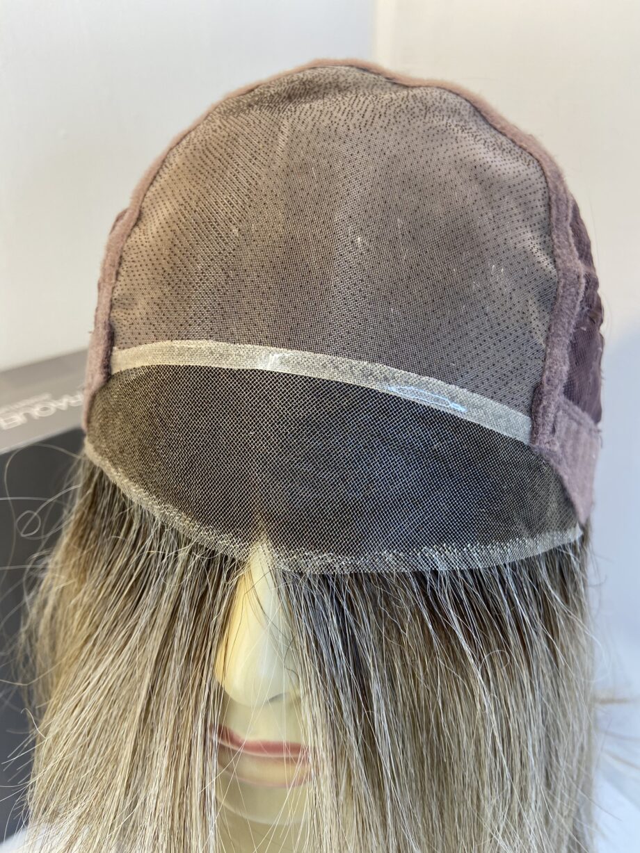 New long Raquel Welch blonde wig. Bblls366
