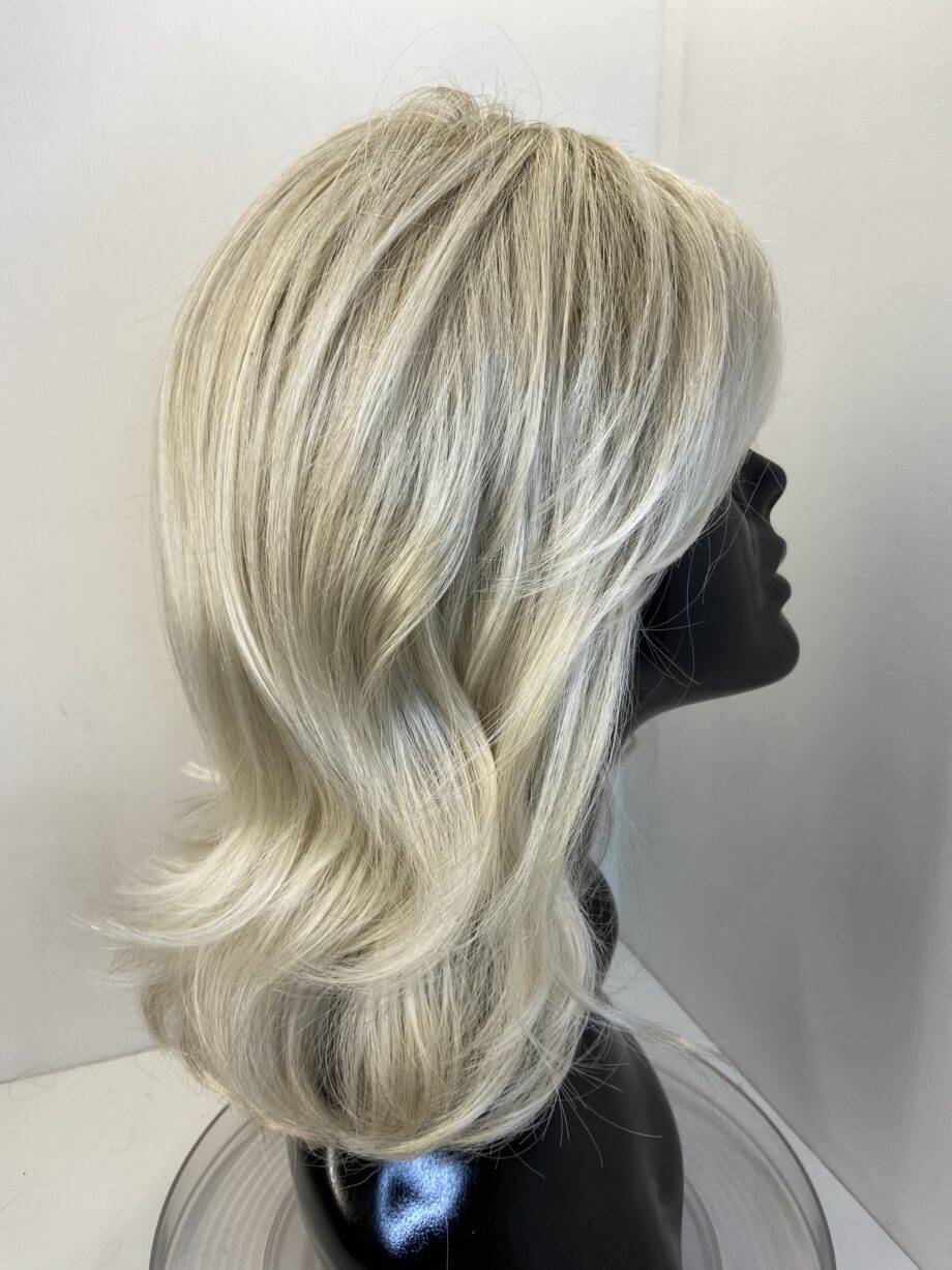 Raquel Welch blonde rooted wig. Bllw316