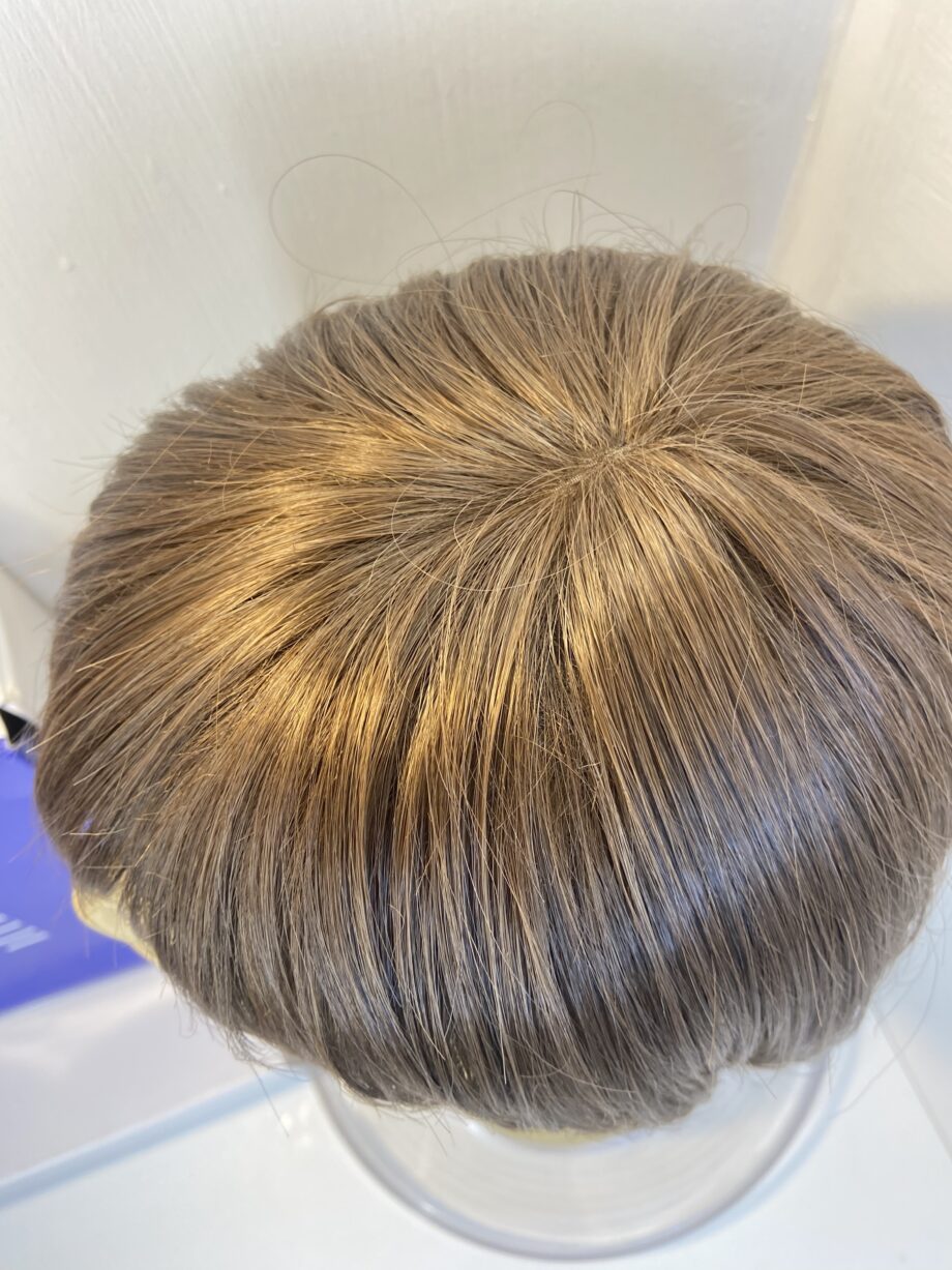 Ginger brown mid length wig. Bbrms381