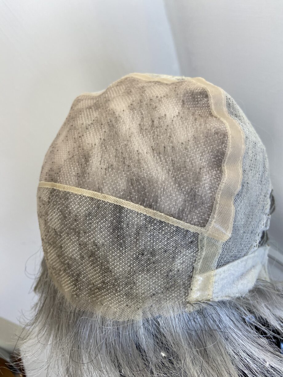 Silver grey short wig. Gss551