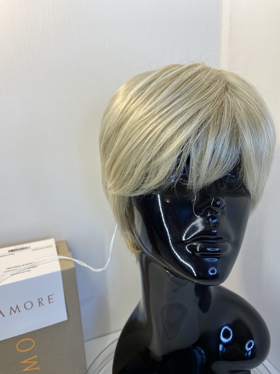 New Amore collection blonde short wig. Bblss387