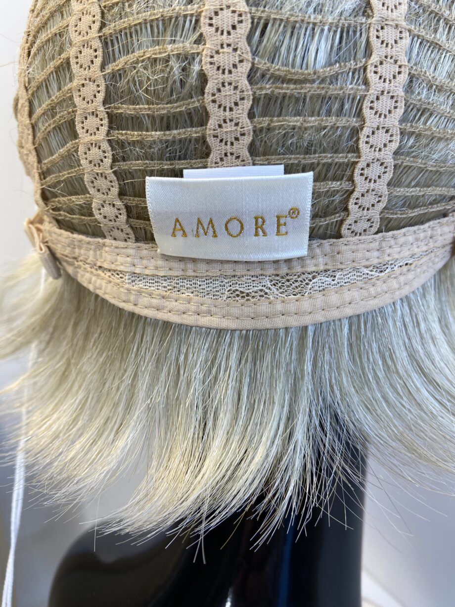 New Amore collection blonde short wig. Bblss387