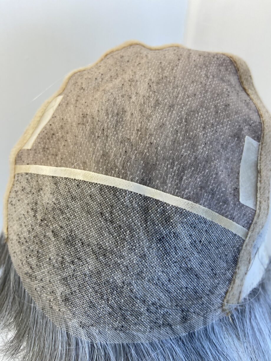 Silver / grey short wig. Gss209